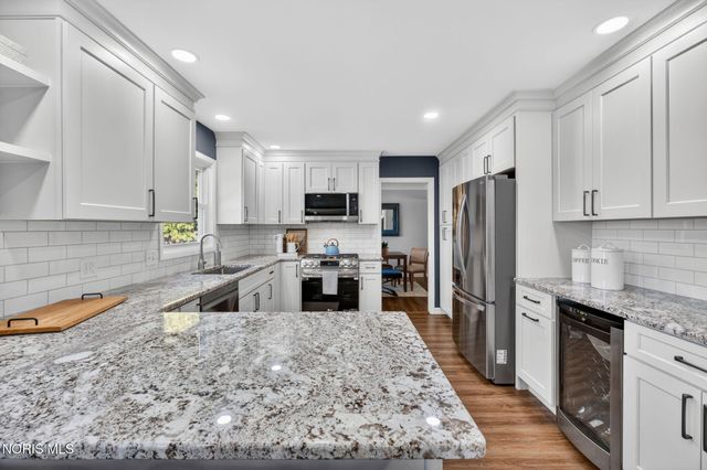 1243 Brownwood Drive, Bowling Green, OH 43402