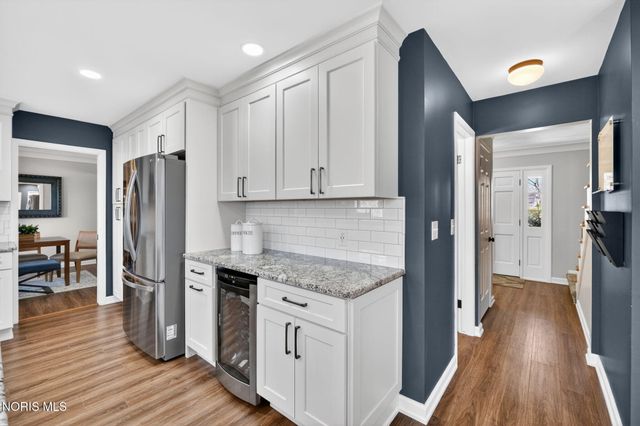 1243 Brownwood Drive, Bowling Green, OH 43402