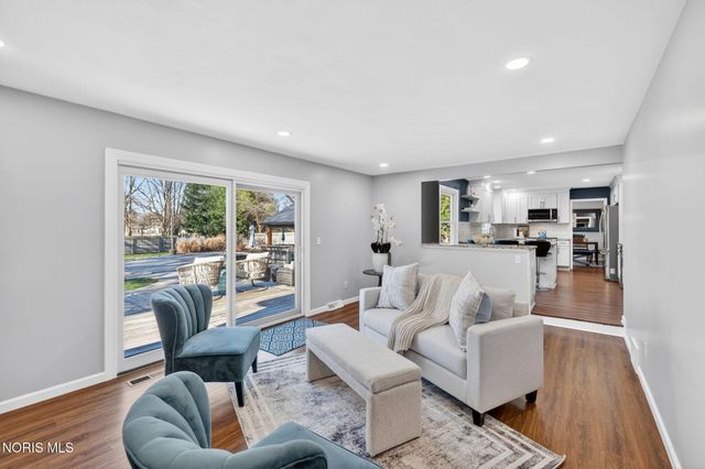 1243 Brownwood Drive, Bowling Green, OH 43402