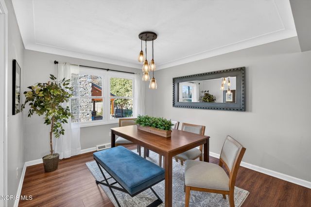 1243 Brownwood Drive, Bowling Green, OH 43402