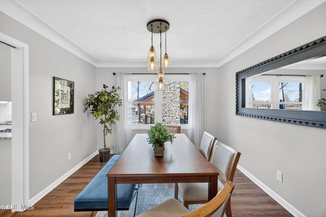 1243 Brownwood Drive, Bowling Green, OH 43402