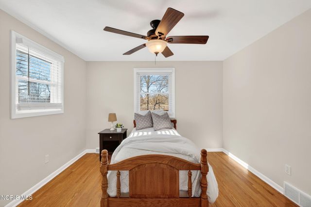 1243 Brownwood Drive, Bowling Green, OH 43402