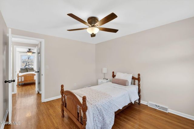 1243 Brownwood Drive, Bowling Green, OH 43402