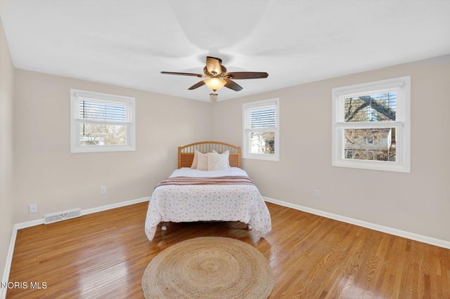 1243 Brownwood Drive, Bowling Green, OH 43402