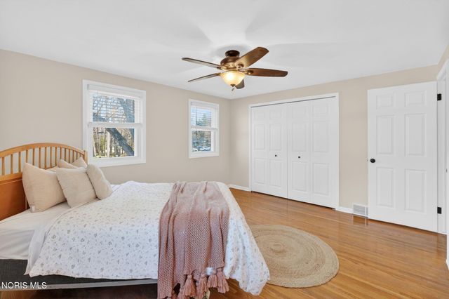 1243 Brownwood Drive, Bowling Green, OH 43402