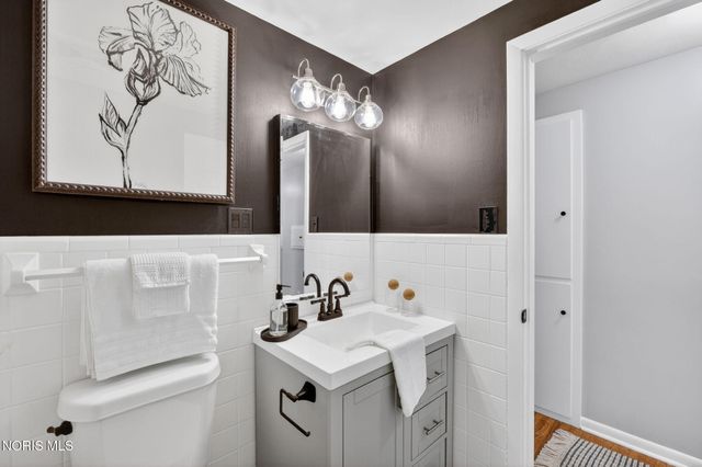 1243 Brownwood Drive, Bowling Green, OH 43402