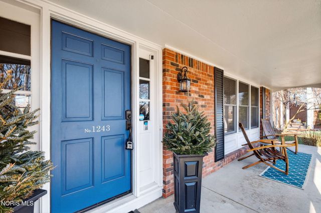 1243 Brownwood Drive, Bowling Green, OH 43402