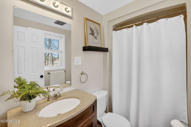 1243 Brownwood Drive, Bowling Green, OH 43402