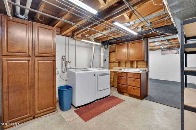 1243 Brownwood Drive, Bowling Green, OH 43402