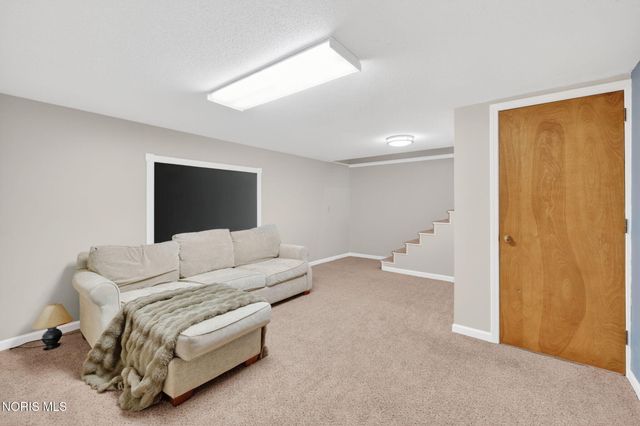 1243 Brownwood Drive, Bowling Green, OH 43402