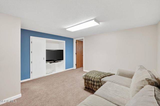 1243 Brownwood Drive, Bowling Green, OH 43402