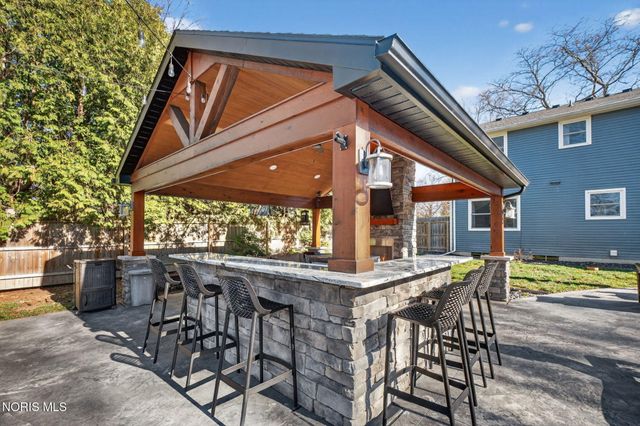 1243 Brownwood Drive, Bowling Green, OH 43402