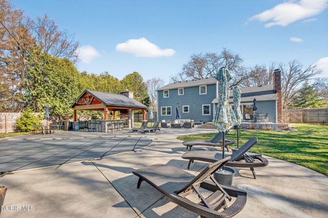 1243 Brownwood Drive, Bowling Green, OH 43402