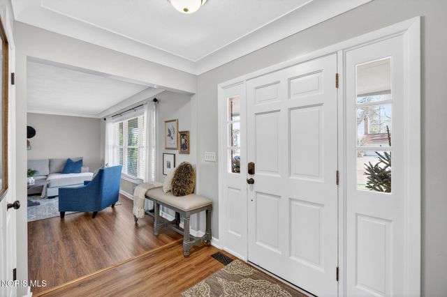 1243 Brownwood Drive, Bowling Green, OH 43402