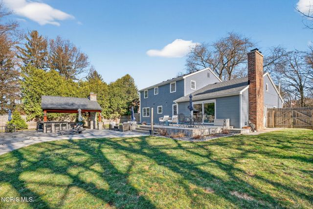 1243 Brownwood Drive, Bowling Green, OH 43402