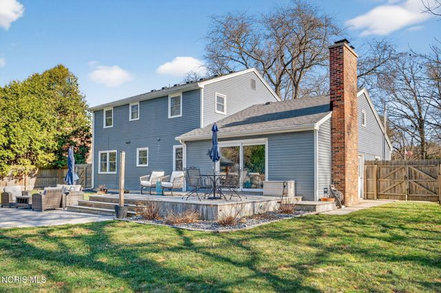 1243 Brownwood Drive, Bowling Green, OH 43402