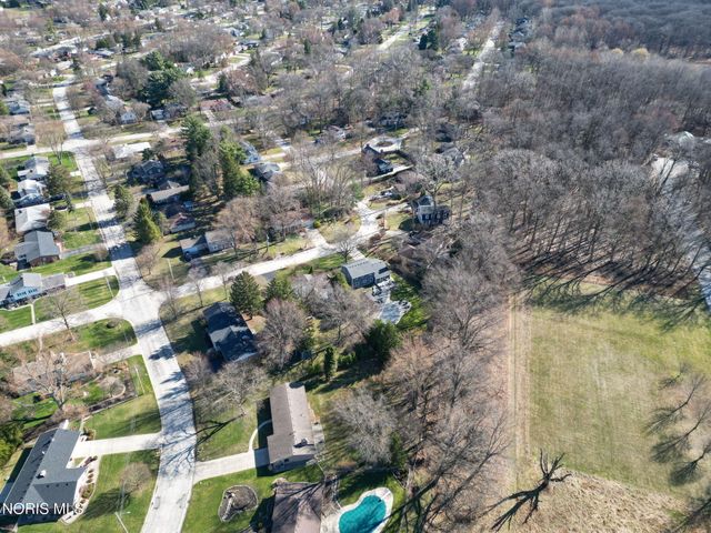 1243 Brownwood Drive, Bowling Green, OH 43402