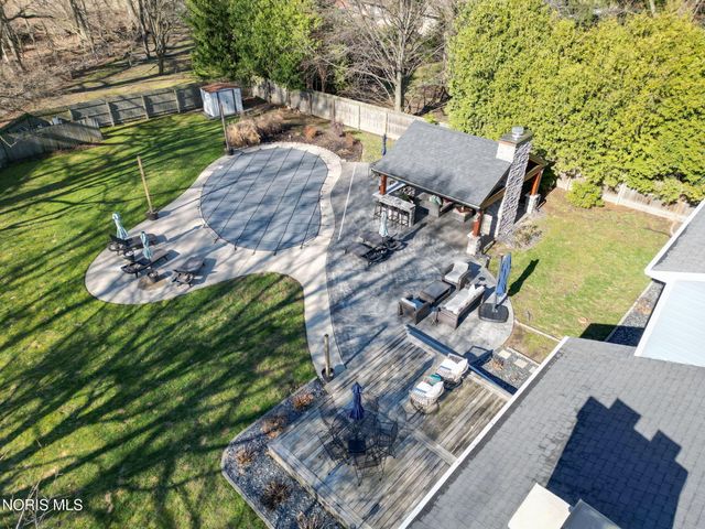 1243 Brownwood Drive, Bowling Green, OH 43402