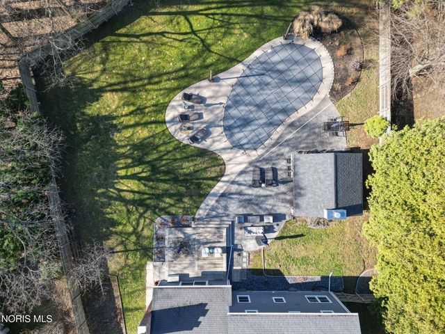 1243 Brownwood Drive, Bowling Green, OH 43402