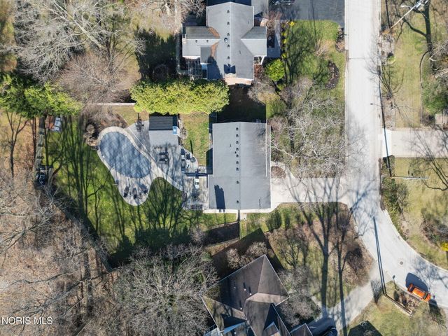 1243 Brownwood Drive, Bowling Green, OH 43402