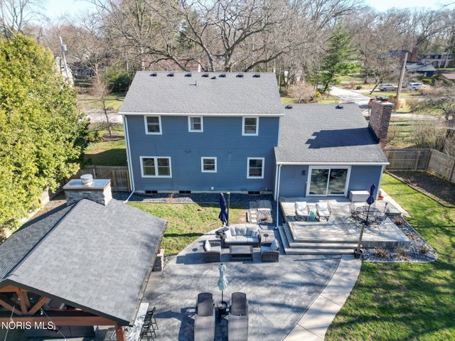 1243 Brownwood Drive, Bowling Green, OH 43402