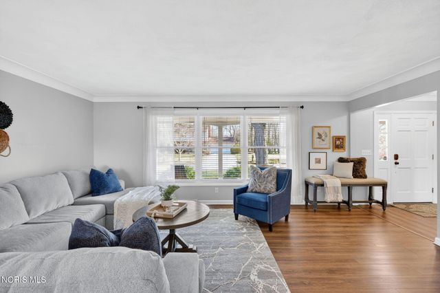 1243 Brownwood Drive, Bowling Green, OH 43402