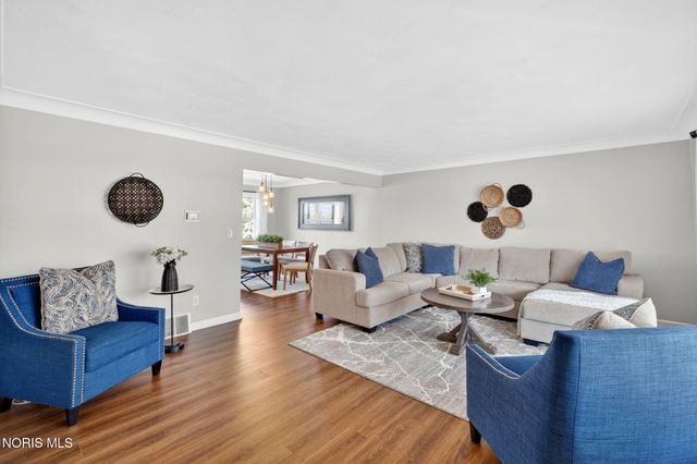 1243 Brownwood Drive, Bowling Green, OH 43402