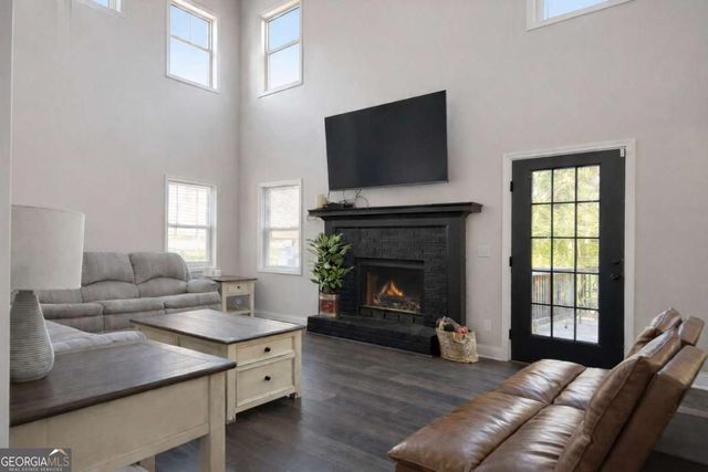 302 Mountberry Court, Loganville, GA 30052