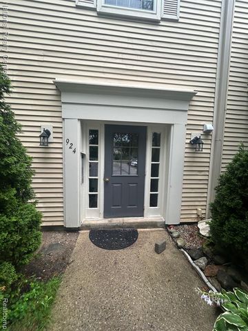 924 Chestnut Hill Drive A, Auburn Hills, MI 48326