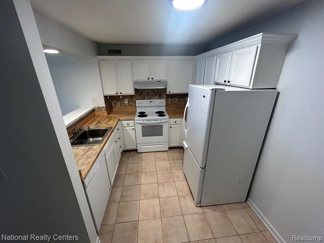 924 Chestnut Hill Drive A, Auburn Hills, MI 48326