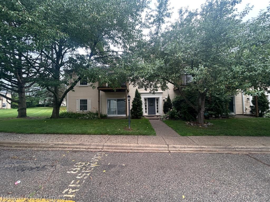 924 Chestnut Hill Drive A, Auburn Hills, MI 48326