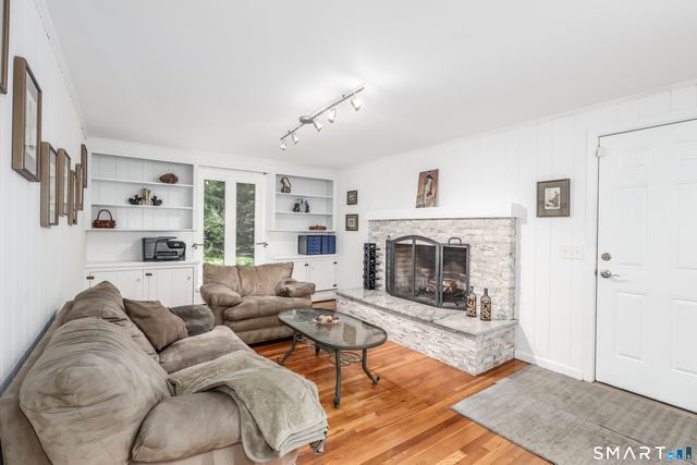 3 Deerfield Road, Brookfield, CT 06804