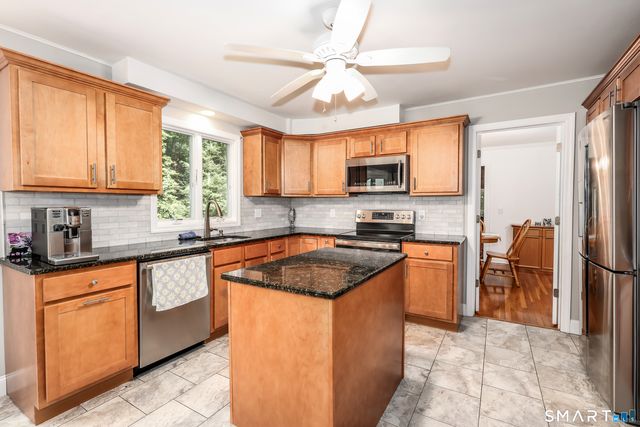 3 Deerfield Road, Brookfield, CT 06804