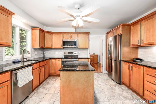 3 Deerfield Road, Brookfield, CT 06804