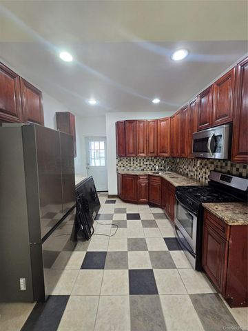 114 Essex Street, Brooklyn, NY 11208