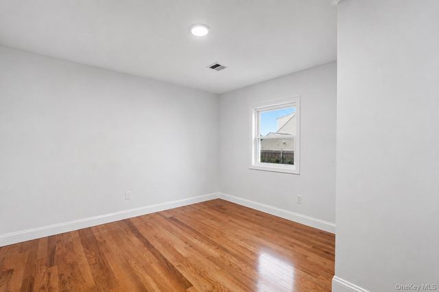 606 Catskill Avenue, Lindenhurst, NY 11757