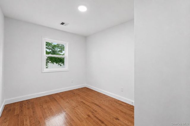 606 Catskill Avenue, Lindenhurst, NY 11757