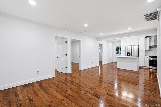 606 Catskill Avenue, Lindenhurst, NY 11757