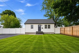 606 Catskill Avenue, Lindenhurst, NY 11757
