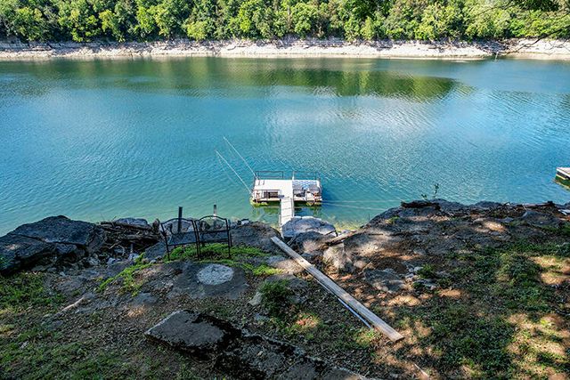 392 Lakeview Point Road, Harrodsburg, KY 40330