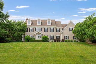 207 E Laurel CIRCLE, Delafield, WI 53018