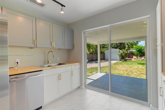 246 NE 13th St, Delray Beach, FL 33444