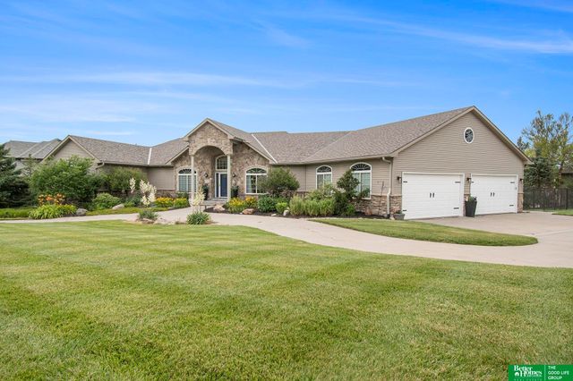 17808 S Reflection Avenue, Bennington, NE 68007