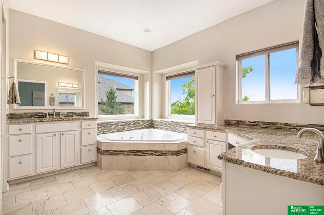 17808 S Reflection Avenue, Bennington, NE 68007