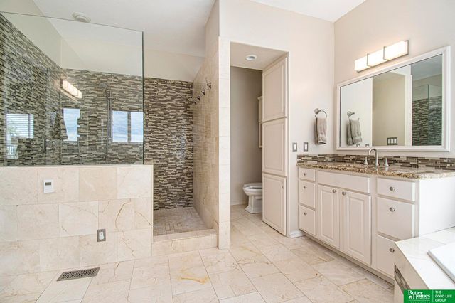 17808 S Reflection Avenue, Bennington, NE 68007