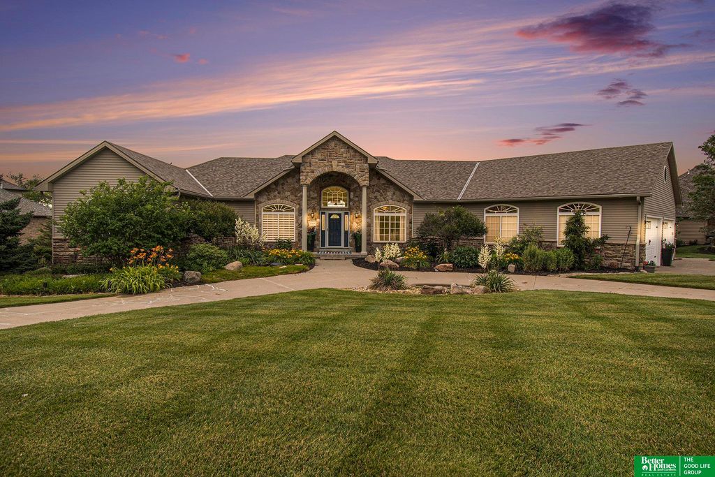 17808 S Reflection Avenue, Bennington, NE 68007