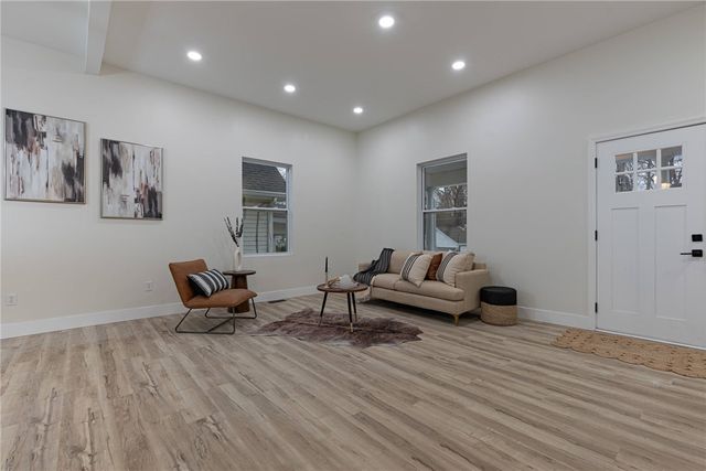 5618 Prentice Street, Cincinnati, OH 45227