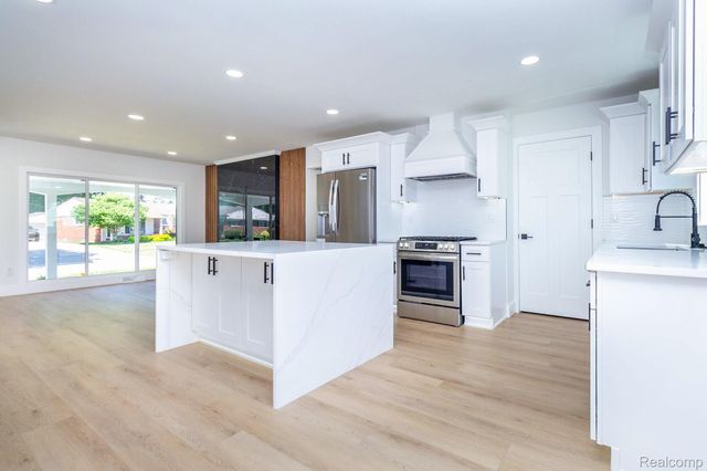 2018 Kenwood Court, Royal Oak, MI 48067