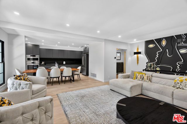 22217 Ybarra Road, Woodland Hills (los Angeles), CA 91364