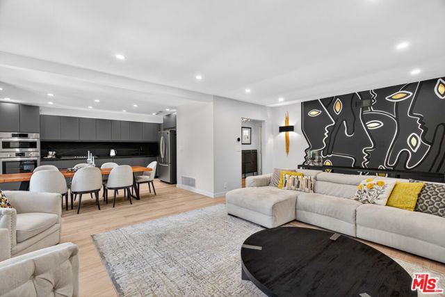 22217 Ybarra Road, Woodland Hills (los Angeles), CA 91364